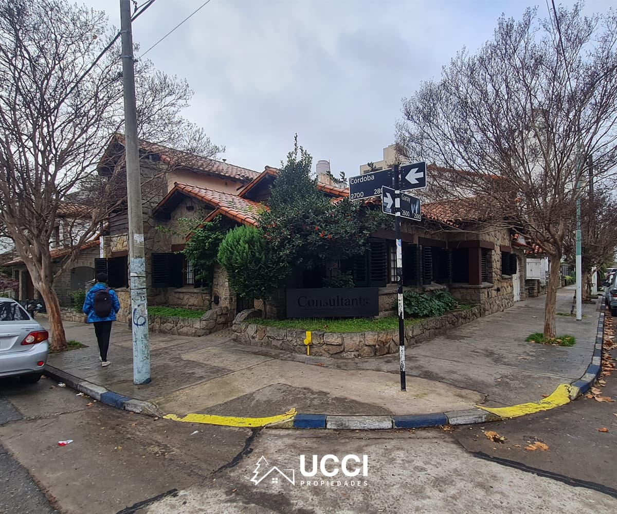 VENTA, Chauvin, Cordoba 2700. Chalet 4 ambientes | Zonificación C3 sobre esquina