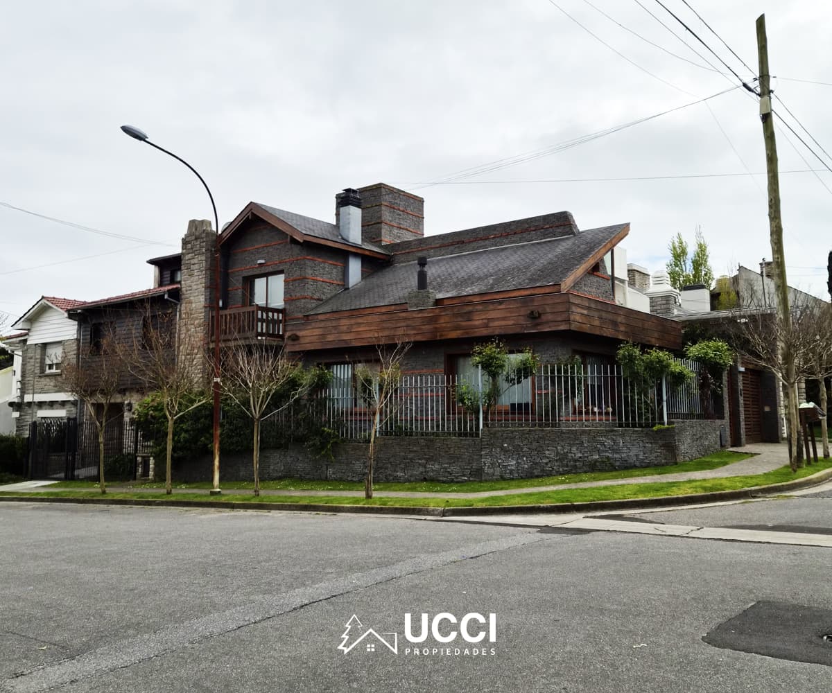 Chalet 4 ambientes | De categoría en venta en el corazón de Playa Grande